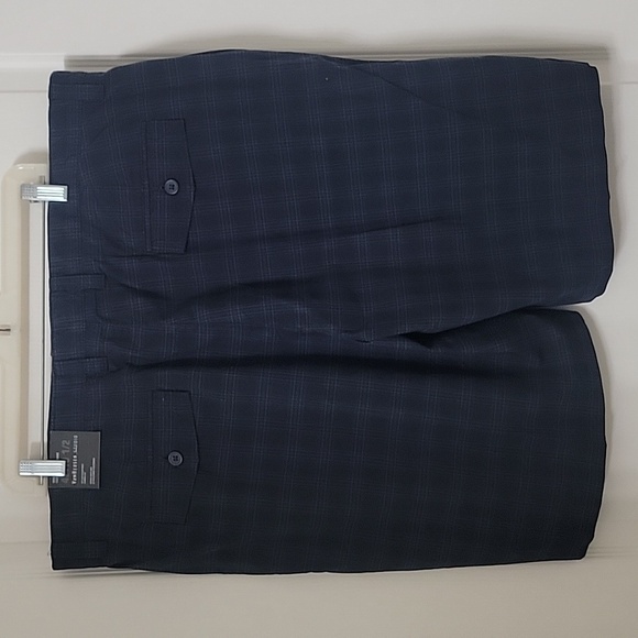 Van Heusen Size 42 Blue Plaid Modern Fit Flat Front Shorts, NEW - Picture 2 of 12